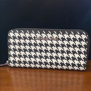 Michael Kors Black and white checkered Zip wallet